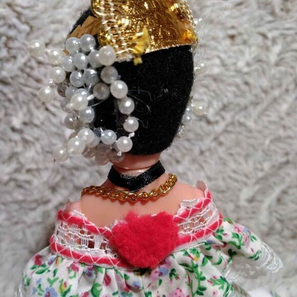 Collectable doll w stand - Picture 10 of 11